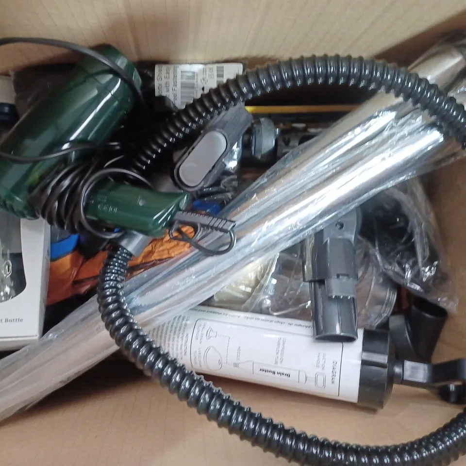 BOX OF APPROXIMATELY 10 ASSORTED HOUSEHOLD ITEMS TO INCLUDE STEAM PADS, TABLET CASE, CUSHION COVER, ETC