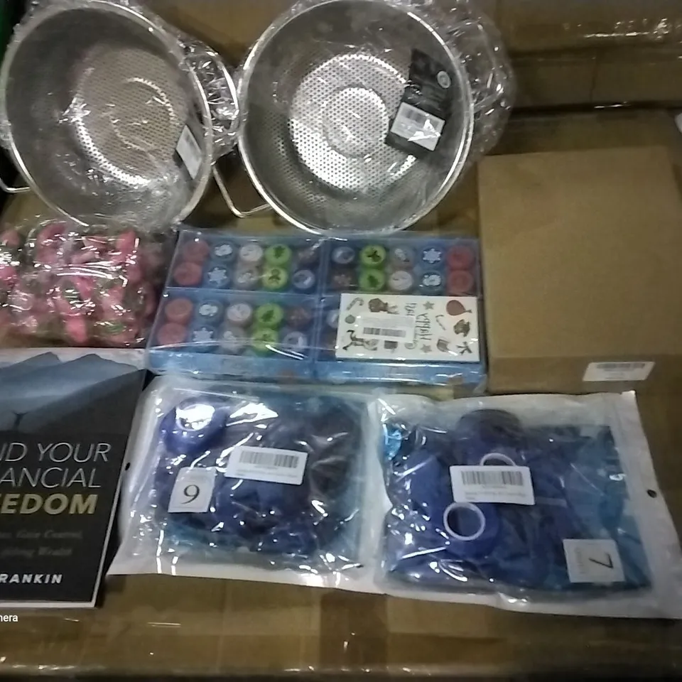 PALLET OF ASSORTED ITEMS INCLUDING LAPTOP STAND, 7TH BIRTHDAY DECORATIONS, FIND YOUR FINANCIAL FREEDOM BOOK, CHRISTMAS STAMP SET, BASICFORM COLANDER, PHONE CASES 