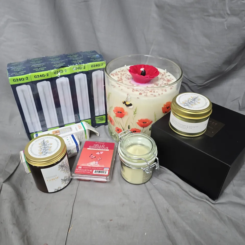 APPROXIMATELY 10 ASSORTED HOUSEHOLD ITEMS TO INCLUDE SCENTED CANDLES, BULB, WAX MELTS, ETC - COLLECTION ONLY