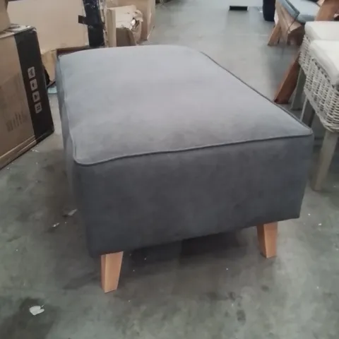 FOOTSTOOL WITH WOODEN LEGS IN SCANDINAVIAN STYLE KAMILLE UPHOLSTERY COLOUR BROWN/KHAKI