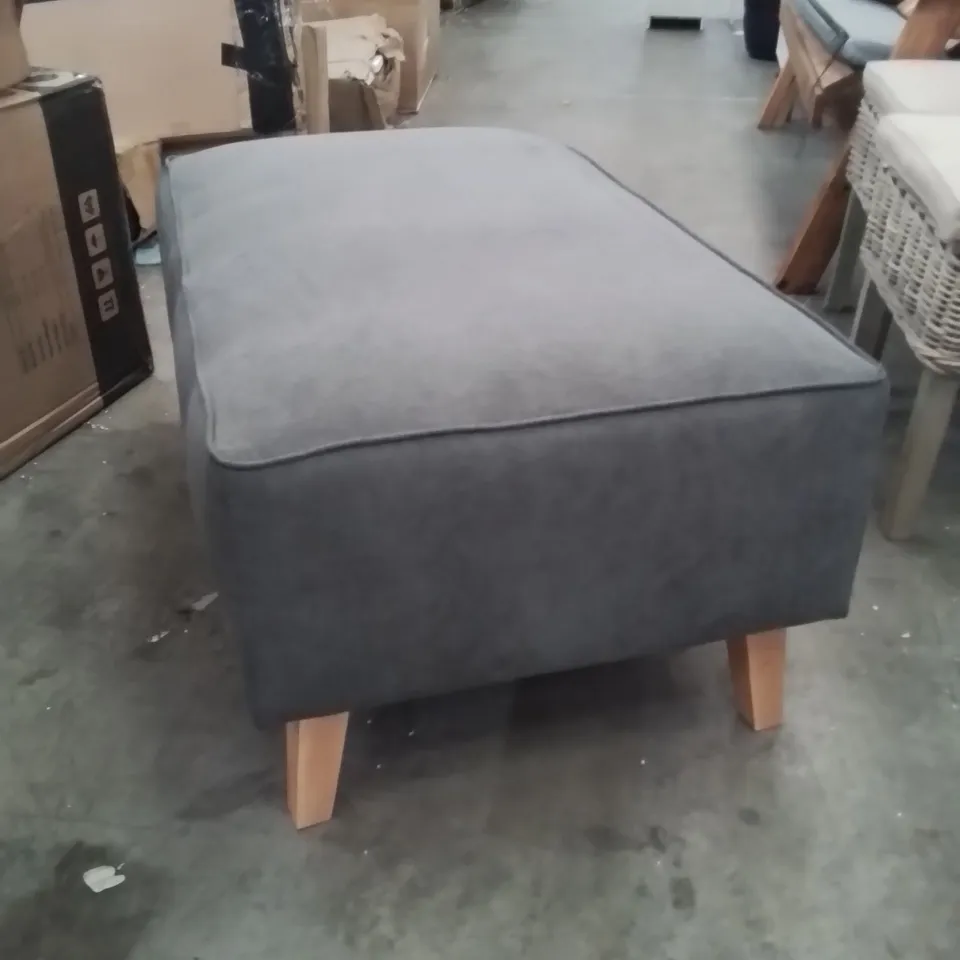 FOOTSTOOL WITH WOODEN LEGS IN SCANDINAVIAN STYLE KAMILLE UPHOLSTERY COLOUR BROWN/KHAKI