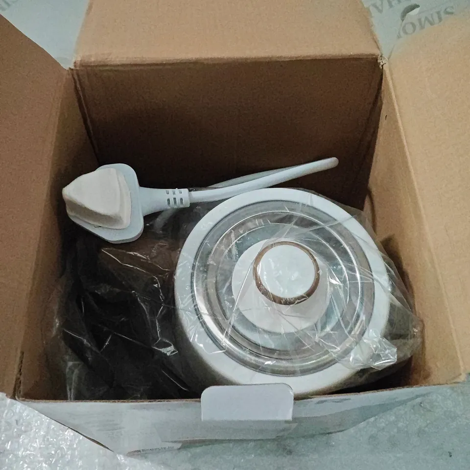 SALTER TORONTO RAPID BOIL KETTLE – WHITE WITH WOOD EFFECT ACCENTS (MODEL 1760) – BOXED