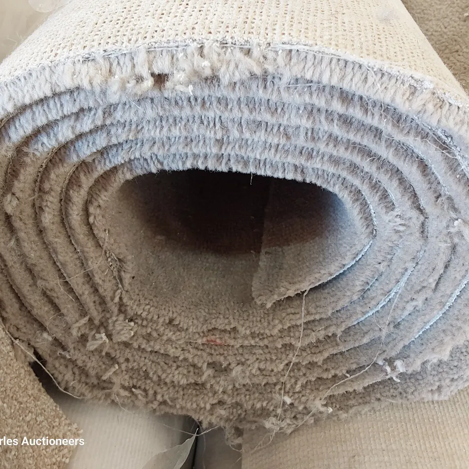 ROLL OF QUALITY ROYAL VELVET HELENA CARPET APPROXIMATELY 5M × 3.51M