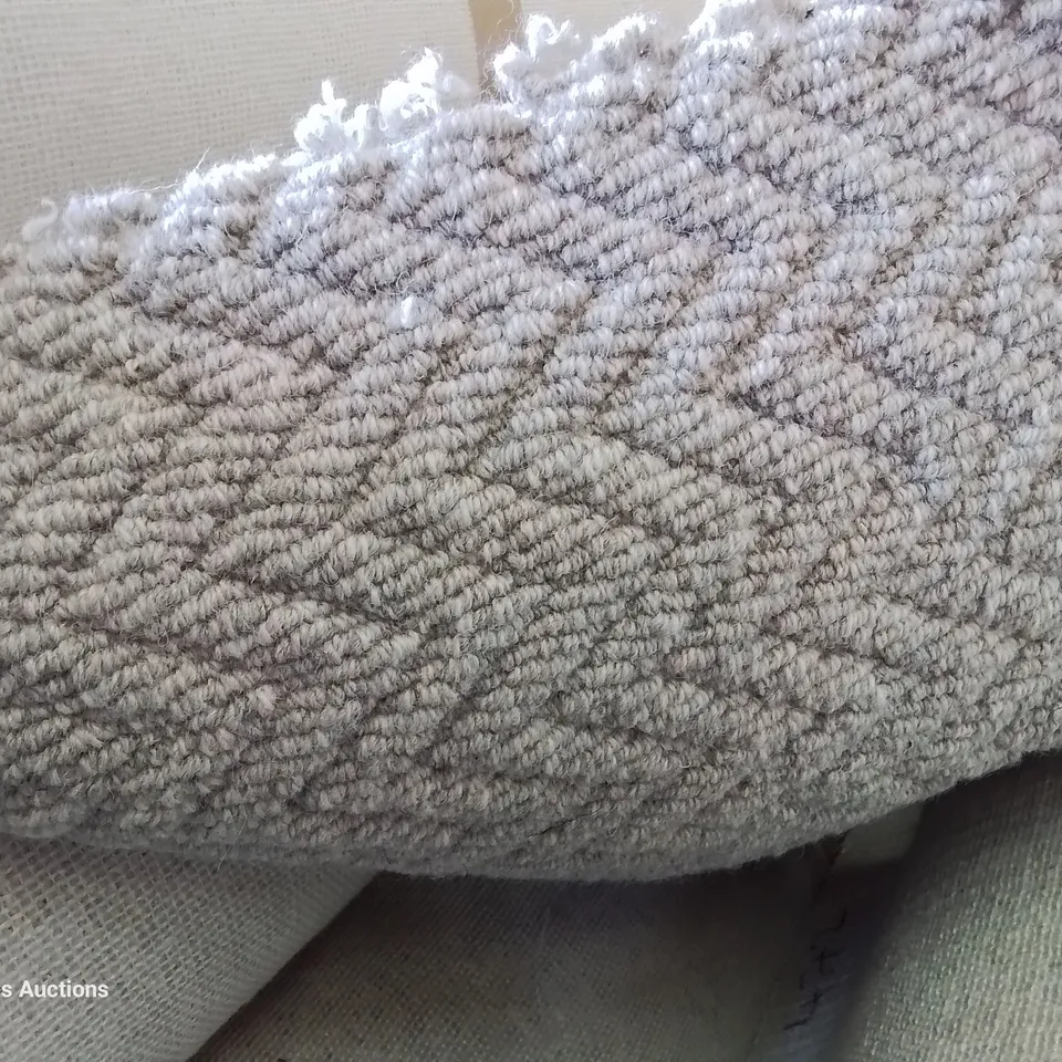 ROLL OF QUALITY BLOOMSBURY CARPET APPROXIMATELY 5M × 4.02M