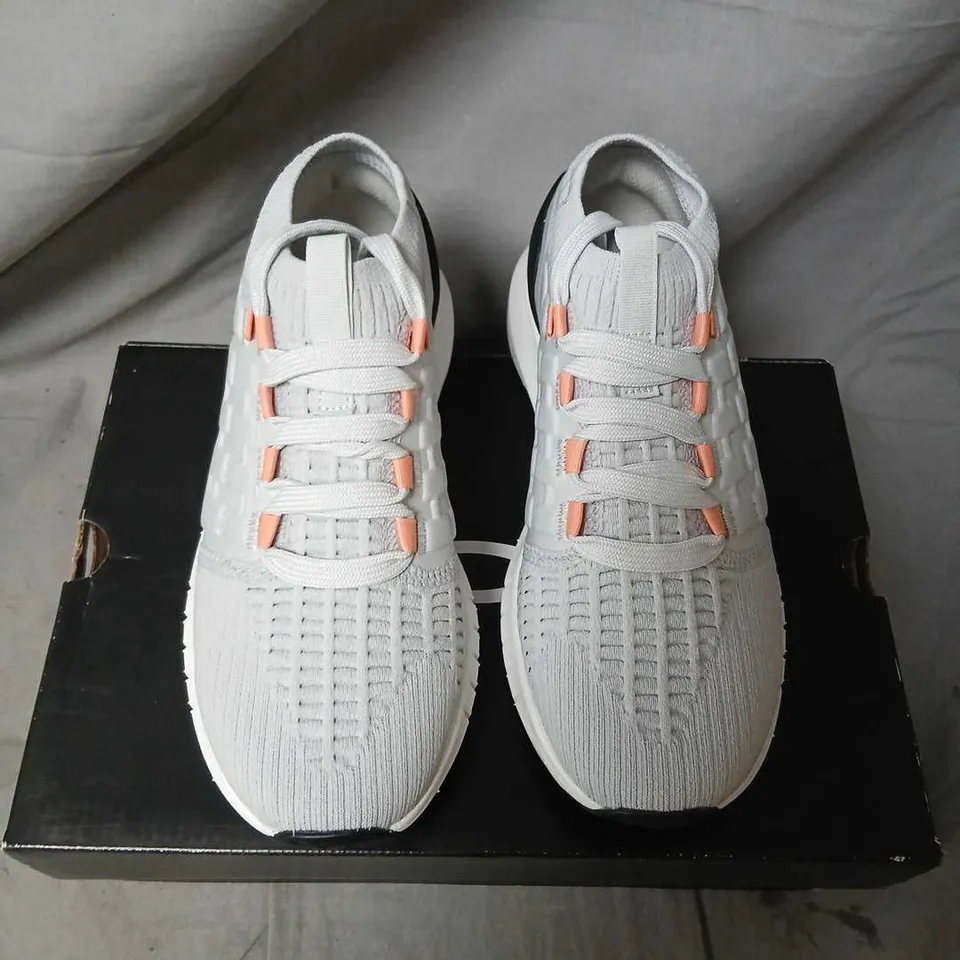 UNDER ARMOUR UA W PHANTOM 1 REISSUE WOMEN'S RUNNING SHOES – UK 3.5 (US 6), GREY/WHITE WITH PEACH ACCENTS