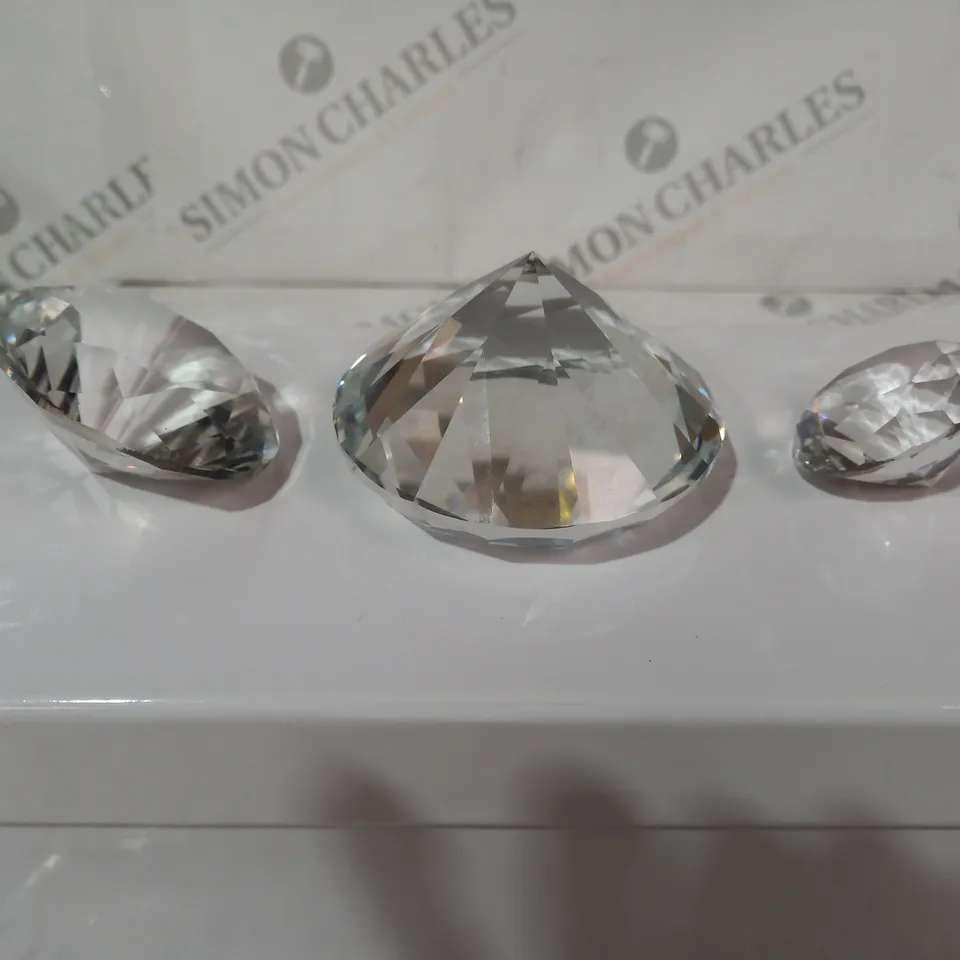 BOXED JULIEN MACDONALD SET OF 3 DIAMOND SHAPED PAPAERWEIGHTS