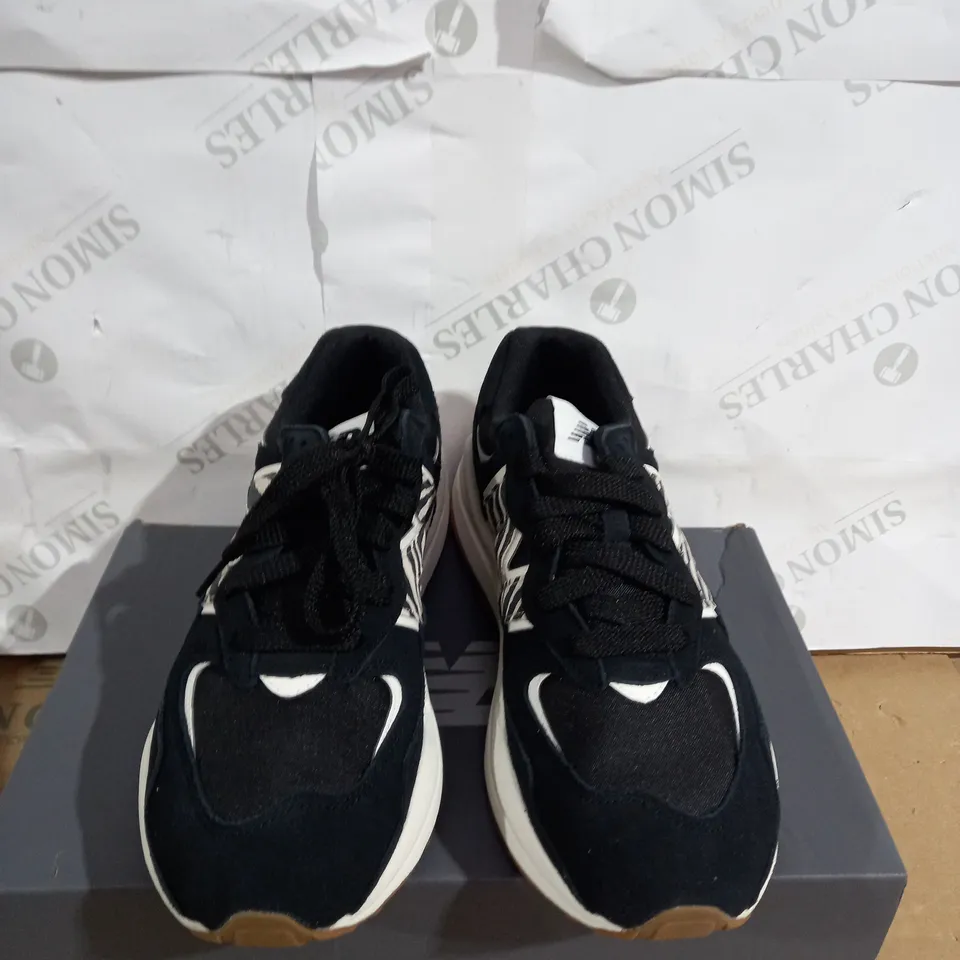 NEW BALANCE W5740 TRAINERS SIZE 8.5