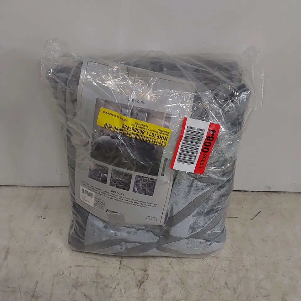 BAGGED MC REIGHT MICROFIBRE MODERN DUVET SET IN SLATE // SIZE: KING 
