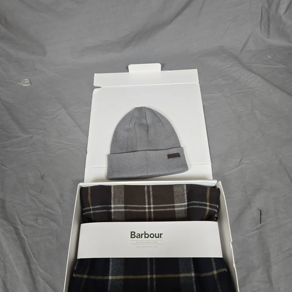 BARBOUR GIFT SET – GREY BEANIE HAT & NAVY PLAID SCARF