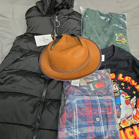 APPROXIMATELY 20 ASSORTED CLOTHING ITEMS IN VARIOUS SIZES, STYLES & COLOURS TO INCLUDE GILET, HAT, SHIRTS, ETC - COLLECTION ONLY