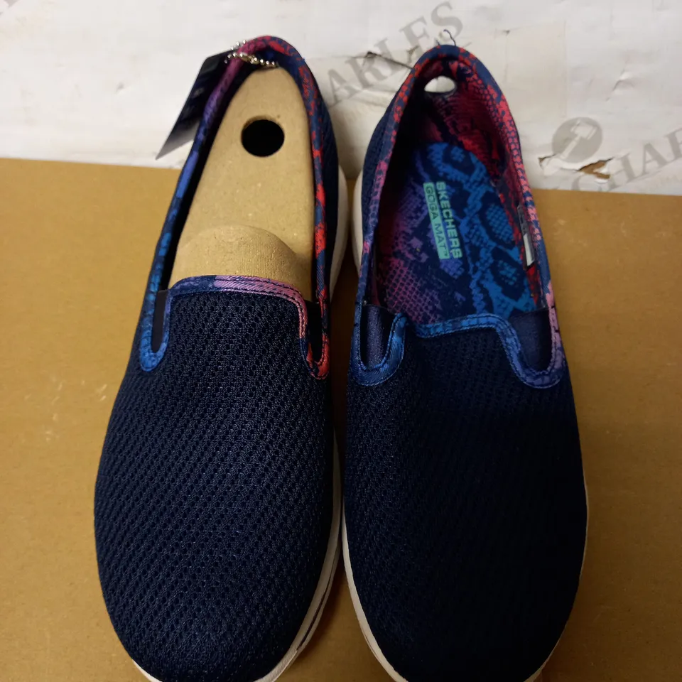 SKECHERS ORIGINAL GO WALK SNAKE SLIP ON TRAINER (NAVY), SIZE 4 UK