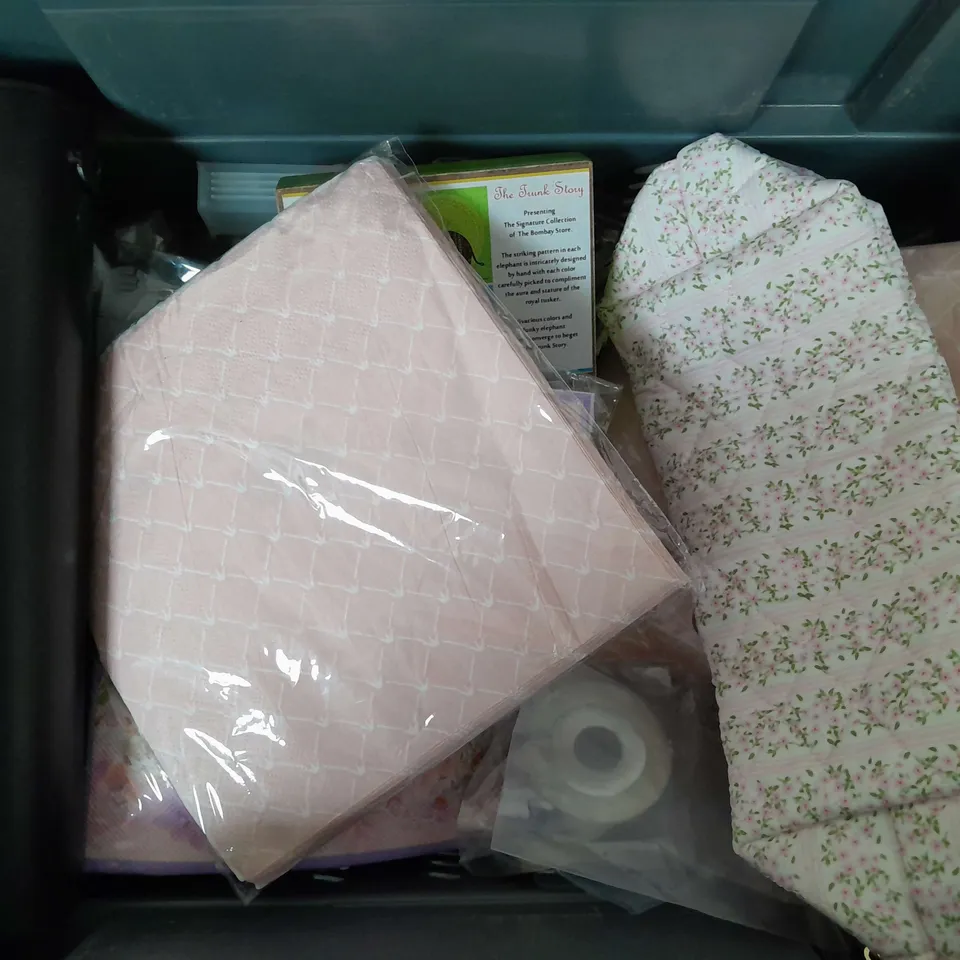 APPROXIMATELY 20  ASSORTED HOUSEHOLD ITEMS TOO INCLUDE,  PRINCESS PLATES - STORAGE TUB - COASTERS 