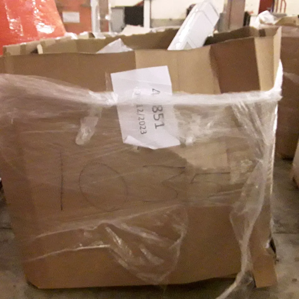 PALLET OF ASSORTED PRODUCTS INCLUDING STOREMIC TOILET SEAT, POSTER STAND, TENSIO ROD, MAGNETIC KNIFE HOLDER, STEAM CLEANER, WILKO FLAMINGO TOILET SEAT