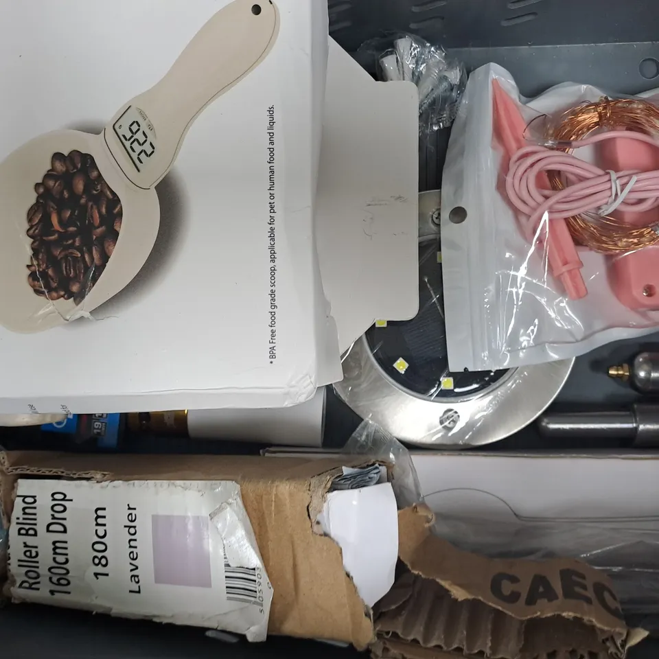 APPROXIMATELY 10 ASSORTED HOUSEHOLD ITEMS TO INCLUDE MEASURE SPOON, FENIX TORCH, ETC