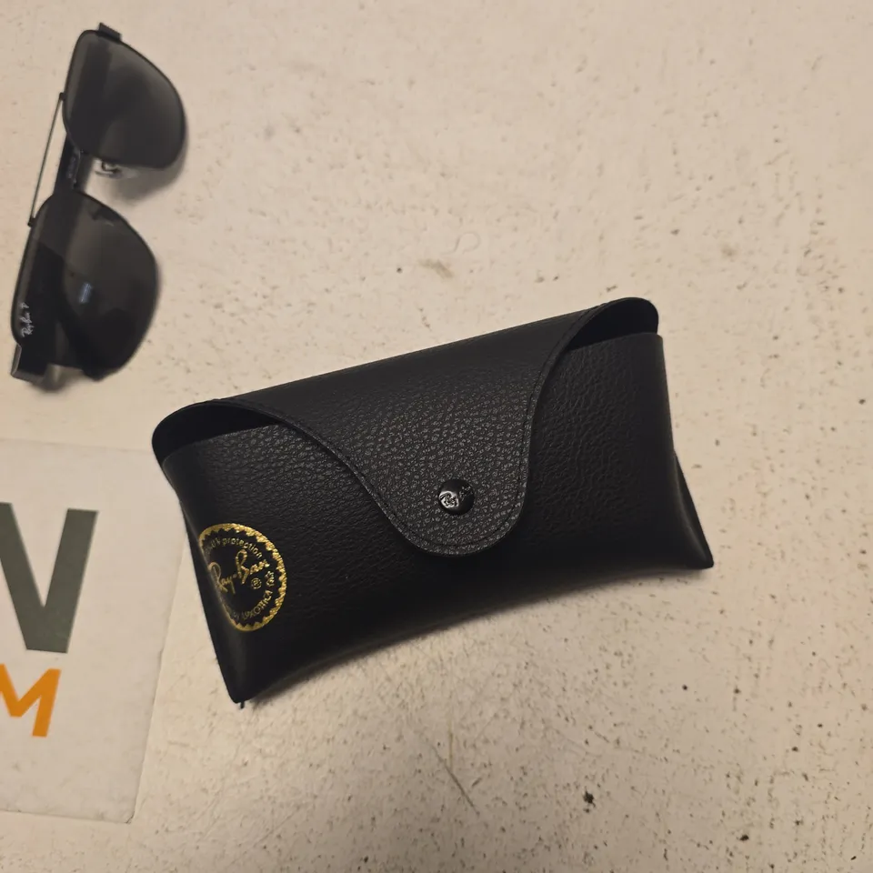 RAY-BAN SUNGLASSES – BLACK FRAME, AVIATOR STYLE