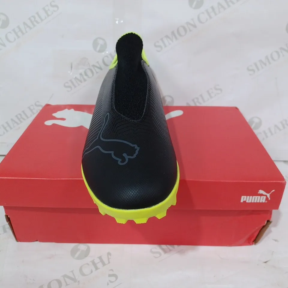 BOXED PAIR OF PUMA FINESSE SLIP-ON SHOES IN BLACK/YELLOW UK SIZE 11