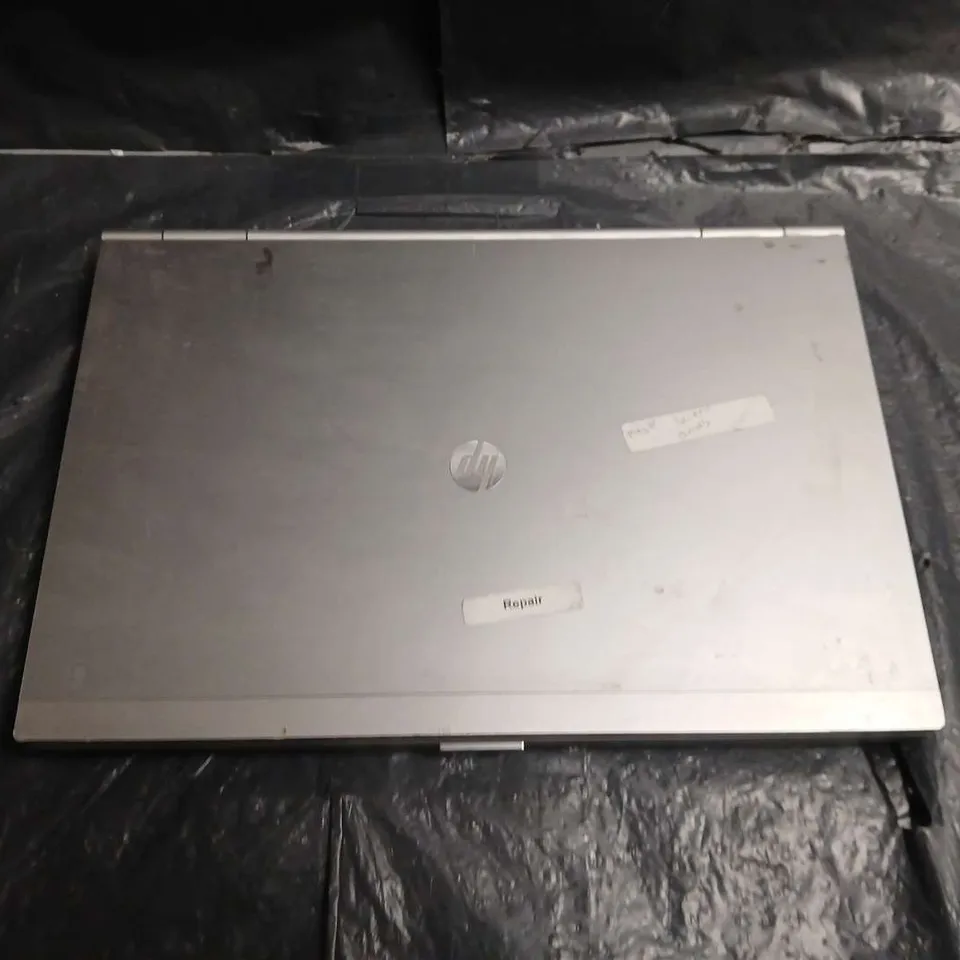 HP LAPTOP – KEYBOARD MISSING, INTERNALS EXPOSED - MODEL UNSPECIFIED