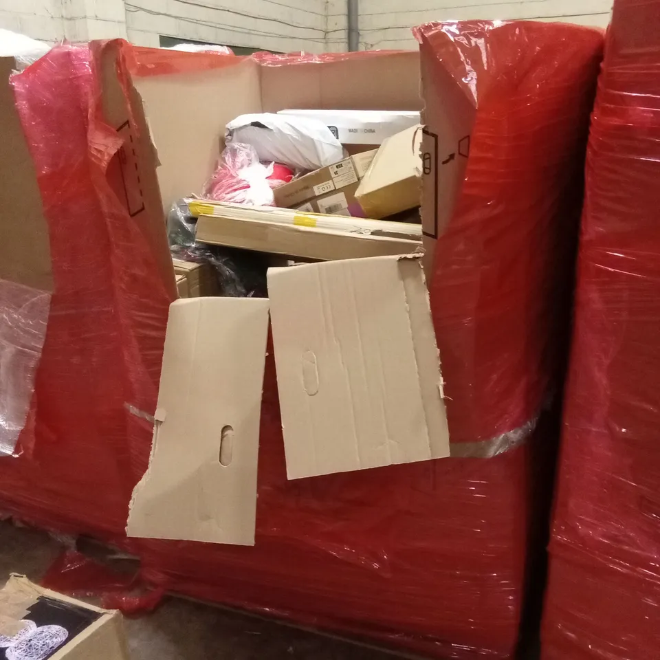 PALLET OF ASSORTED HOUSEHOLD GOODS AND PRODUCTS TO INCLUDE; DRYWALL SANDER, MINI VIBRATION PLATE, CHRISTMAS DECORATIONS ETC