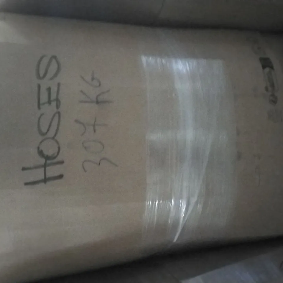 PALLET CONTAINING A LARGE QUANTITY OF HOSES
