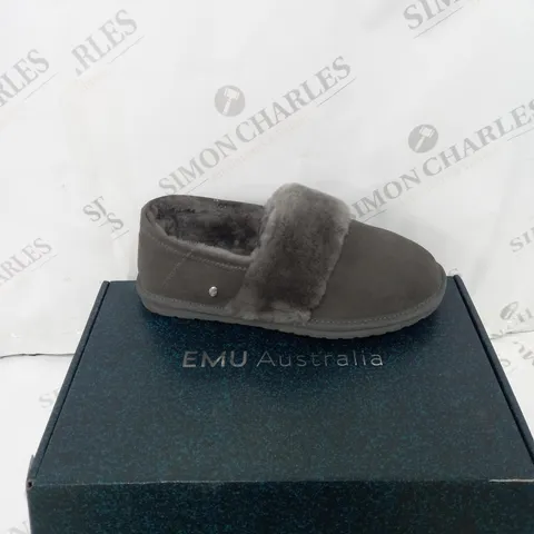 BOXED PAIR OF EMU AUSTRALIA GREY FLUFF SLIPPER SIZE 5