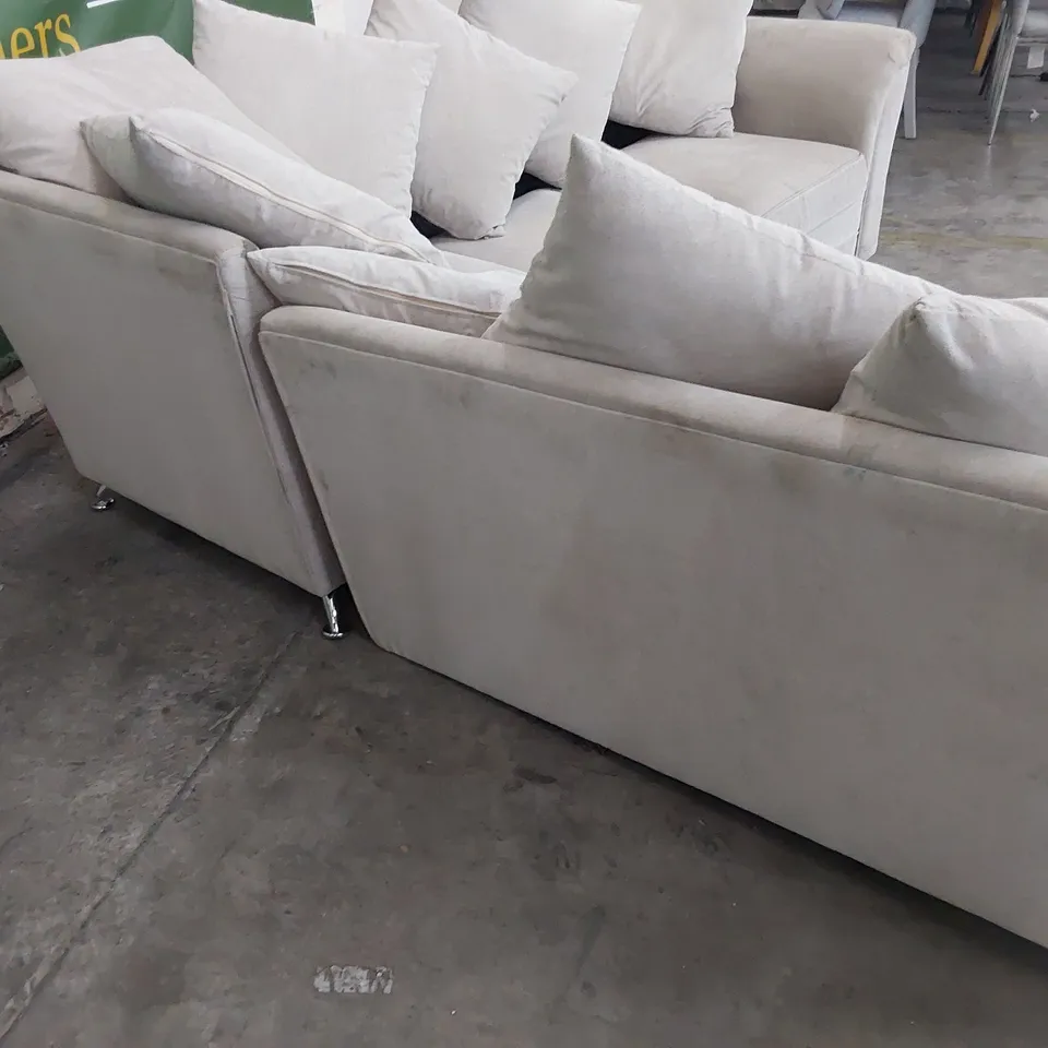 DESIGNER CORNER GROUPBWITH SCATTER CUSHIONS NATURAL FABRIC 