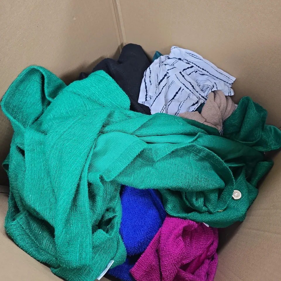 BOX OF APPROXIMATELY 30 ASSORTED CLOTHING ITEMS TO INCLUDE RUTH LANGSFORD, KIM AND CO ETC