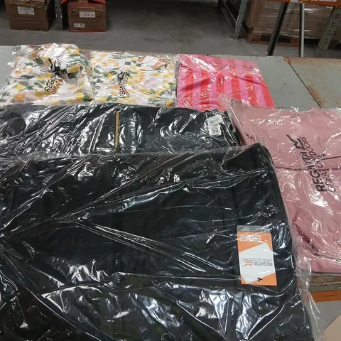APPROXIMATELY 27 ITEMS OF ASSORTED BRAND NEW REAGATTA/DARE 2 B CLOTHING AND ACCESSORIES