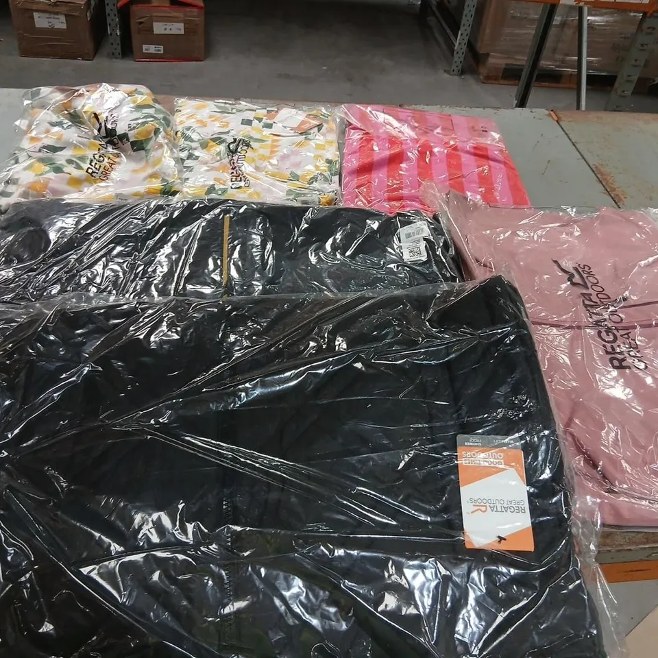 APPROXIMATELY 27 ITEMS OF ASSORTED BRAND NEW REAGATTA/DARE 2 B CLOTHING AND ACCESSORIES