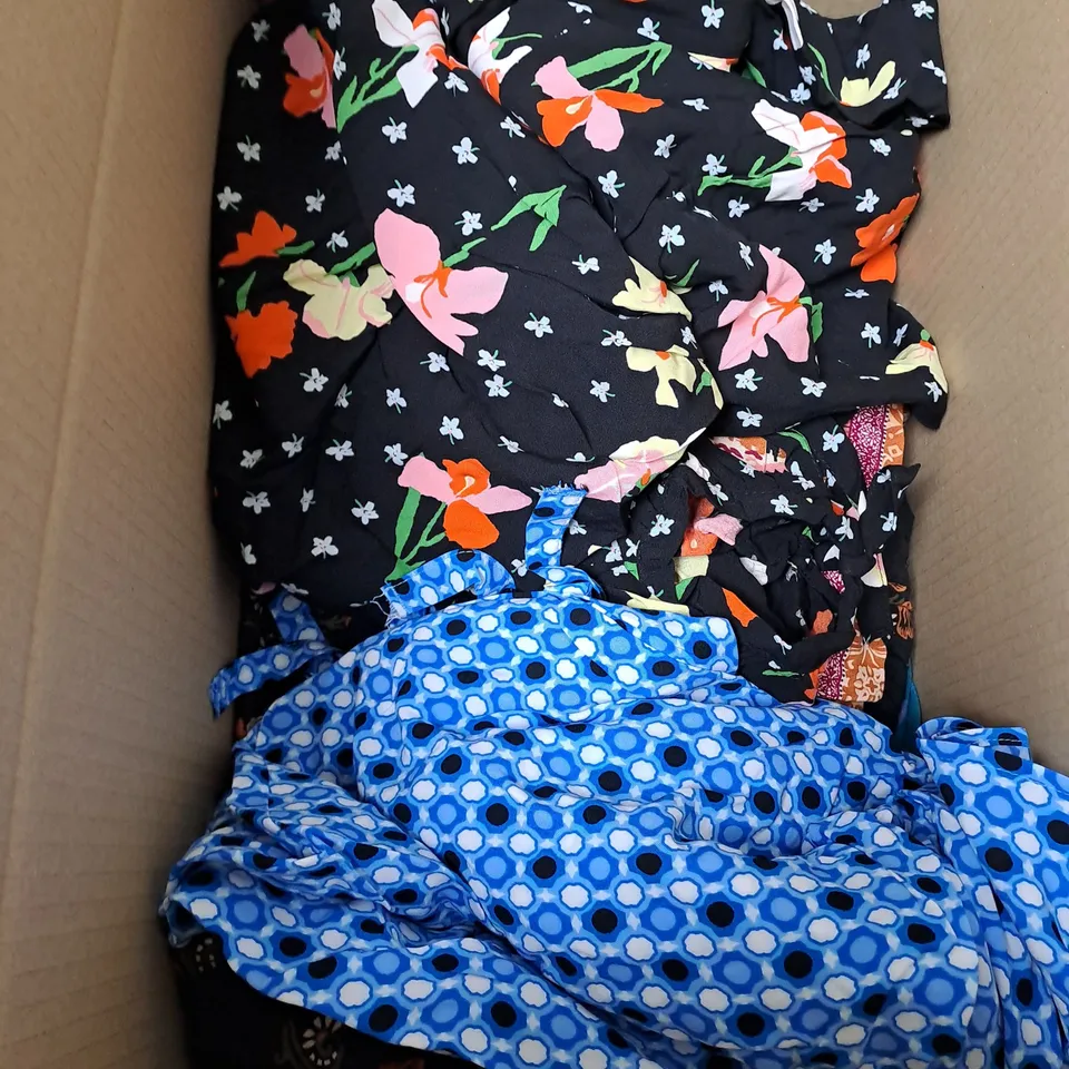 BOX OF ASSORTED CLOTHING ITEMS TO INCLUDE TROUSERS - CARDIGANS - DRESSES  