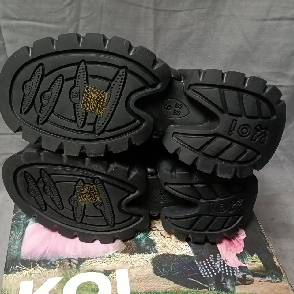 BOXED KOI CHRONICLES 'MONSTER' PLATFORM TRAINERS – BLACK, UK6
