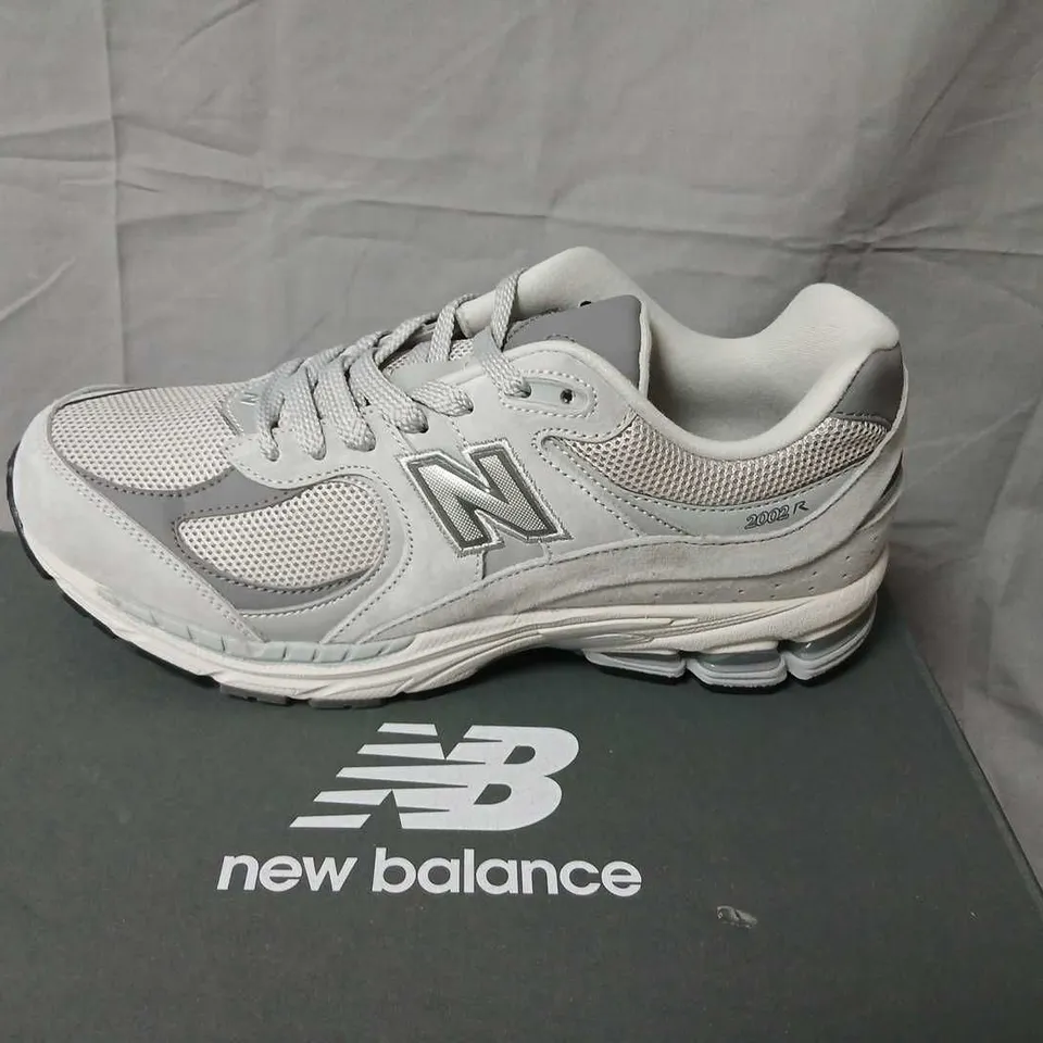 NEW BALANCE ML2002RO MEN'S RUNNING SHOES – GREY/WHITE, UK 9 (US 9.5)