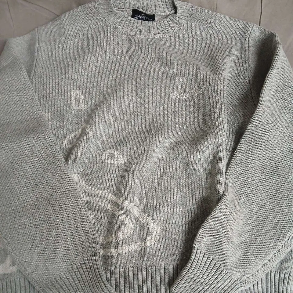 BAGGED BROKEN PLANET KNIT SWEATER IN HEATHER GREY - MEDIUM