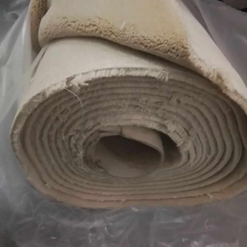 ROLL OF QUALITY ROYAL VELVET BEAUMONT CARPET // SIZE: APPROXIMATELY 8.3 X 5M 