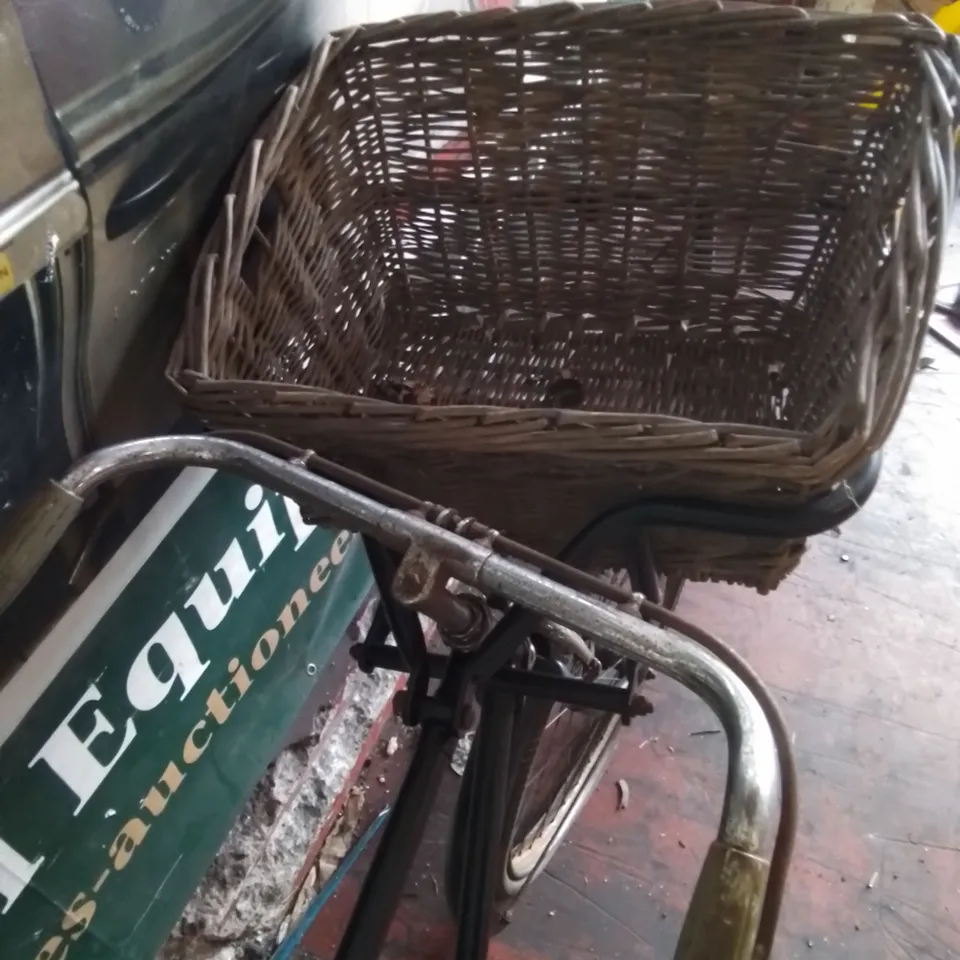 DUNLOP RETRO METAL BIKE WITH BASKET 