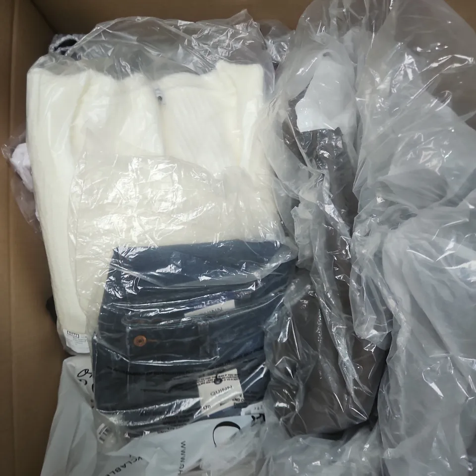 APPROXIMATELY 25 ASSORTED CLOTHING PRODUCTS IN VARIOUS STYLES & SIZES TO INCLUDE PANTS, T-SHIRTS, DRESSES ETC