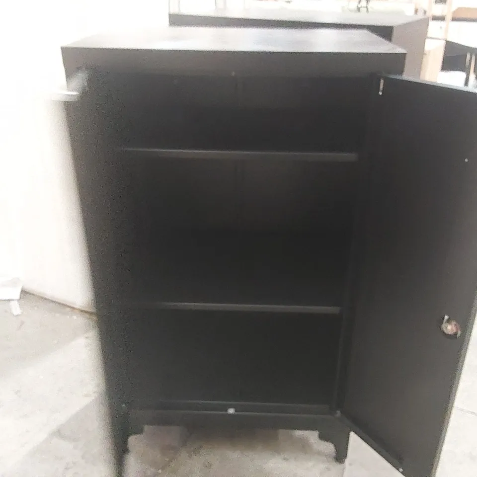 LOCKING METAL STORAGE CABINET