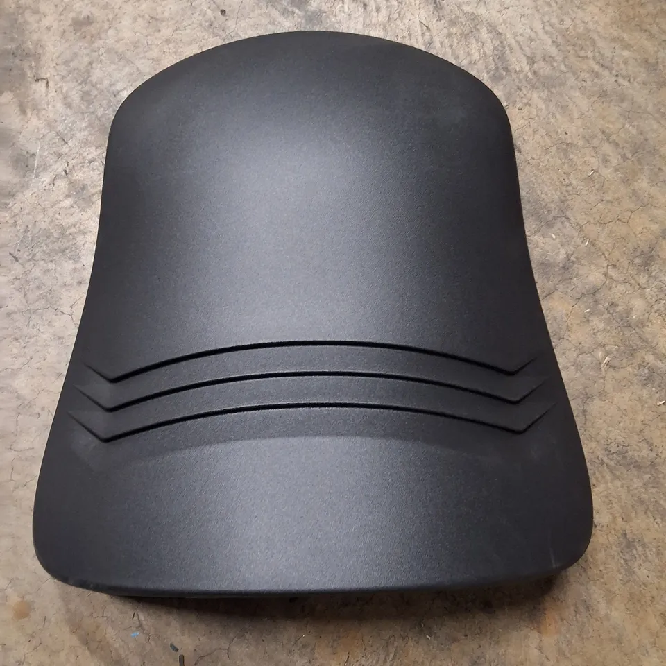 PALLET CONTAINING A LARGE QUANTITY OF BACK PLASTICS