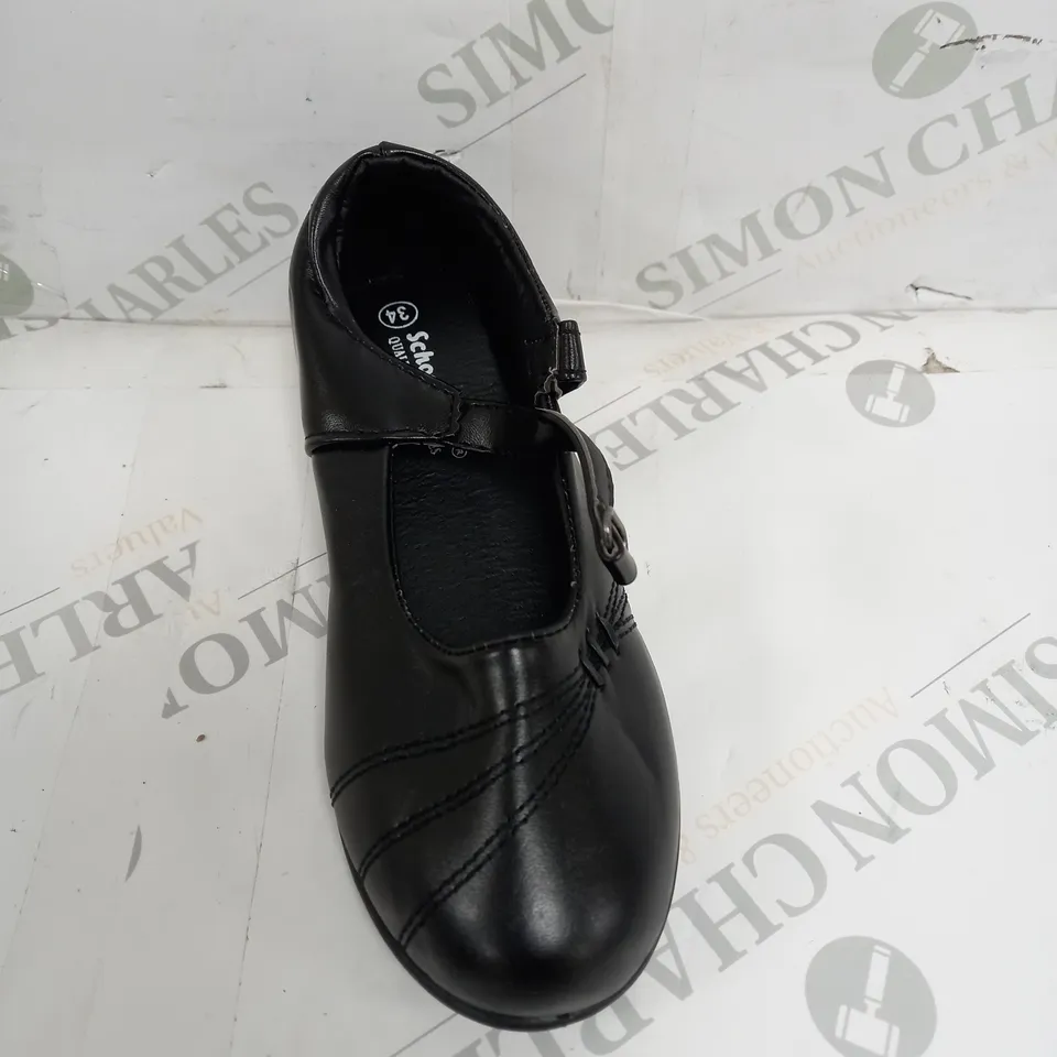 APPROXIMATELY 30 SCHOOL FEES MARY JANES IN VARIOUS EU SIZES 31-36