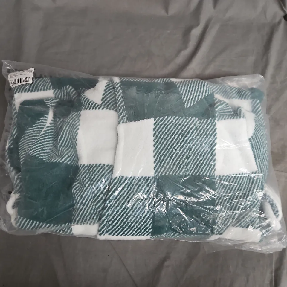 ASOS DESIGN MICROFLEECE MINI ROBE IN GINGHAM PRINT – UK SIZE S