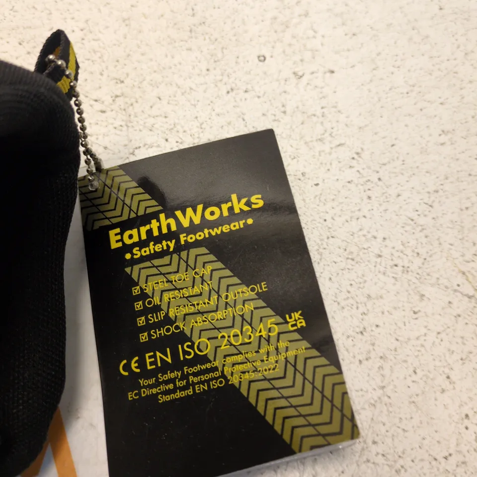 EARTHWORKS SAFETY BOOTS – BLACK LEATHER WITH RUGGED TREAD SOLE