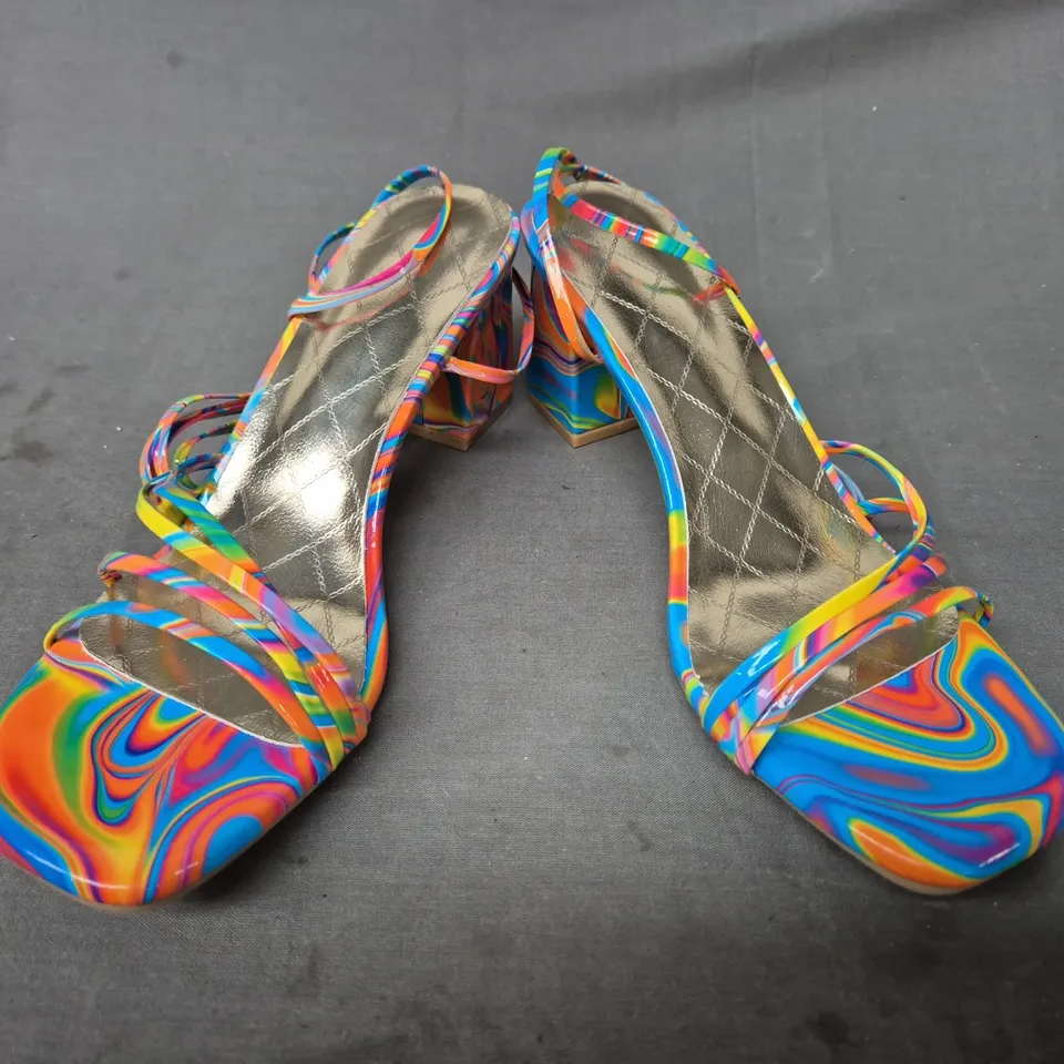 BOXED PAIR OF UNBRANDED OPEN TOE BLOCK HEEL STRAPPY SANDALS IN MULTICOLOUR SIZE EU 39