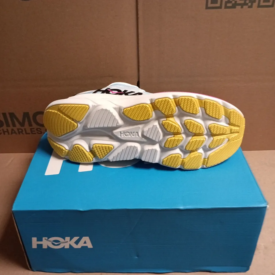 BOXED PAIR OF HOKA CLIFTON 10 JUNIOR RUNNING TRAINERS - 4