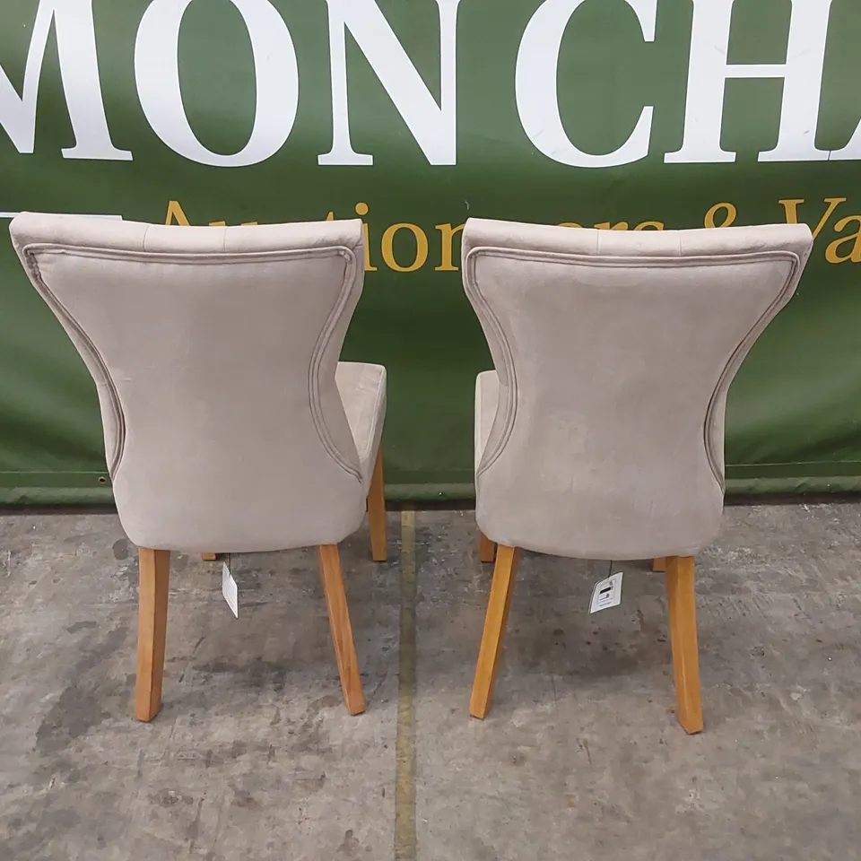 SET OF 2 BEWLEY MINK VELVET BUTTON BACK DINING CHAIRS WITH OAK LEGS 