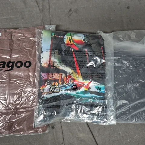 BOX OF APPROXIMATELY 20 ASSORTED CLOTHING AND FASHION PRODUCTS IN VARIOUS STYLES AND SIZES - COLLECTION ONLY