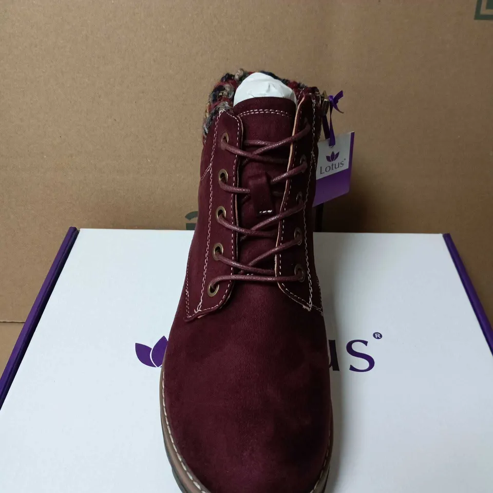 BOXED PAIR OF LOTUS SYCAMORE BORDO BOOTS – UK 4