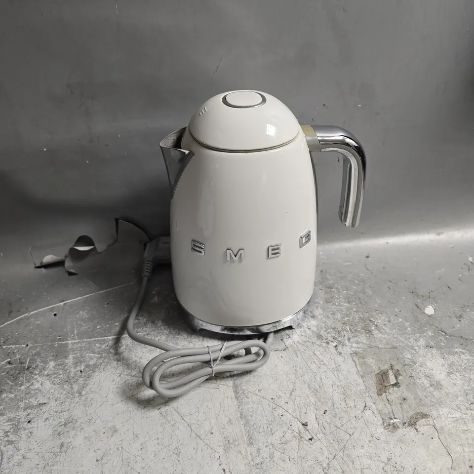 BOXED SMEG WHITE ELECTRIC KETTLE