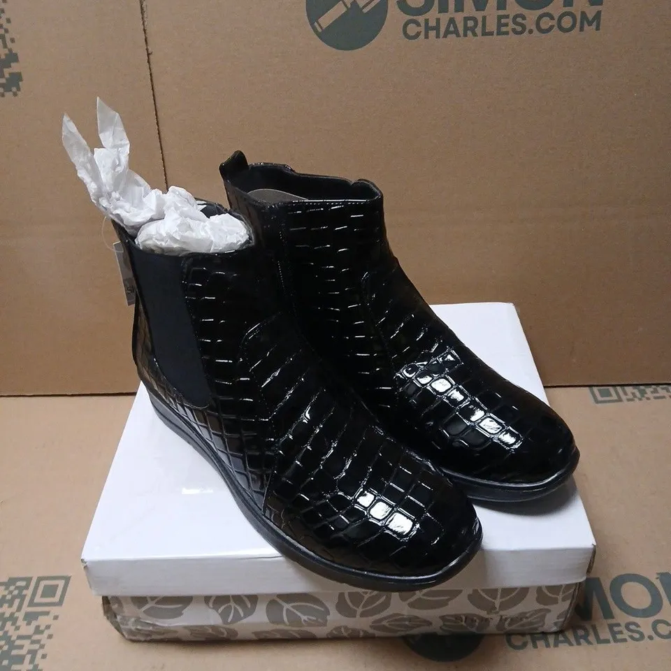 SHOE TREE COMFORT BRAMBLE BLACK CROC ANKLE BOOTS, UK 8