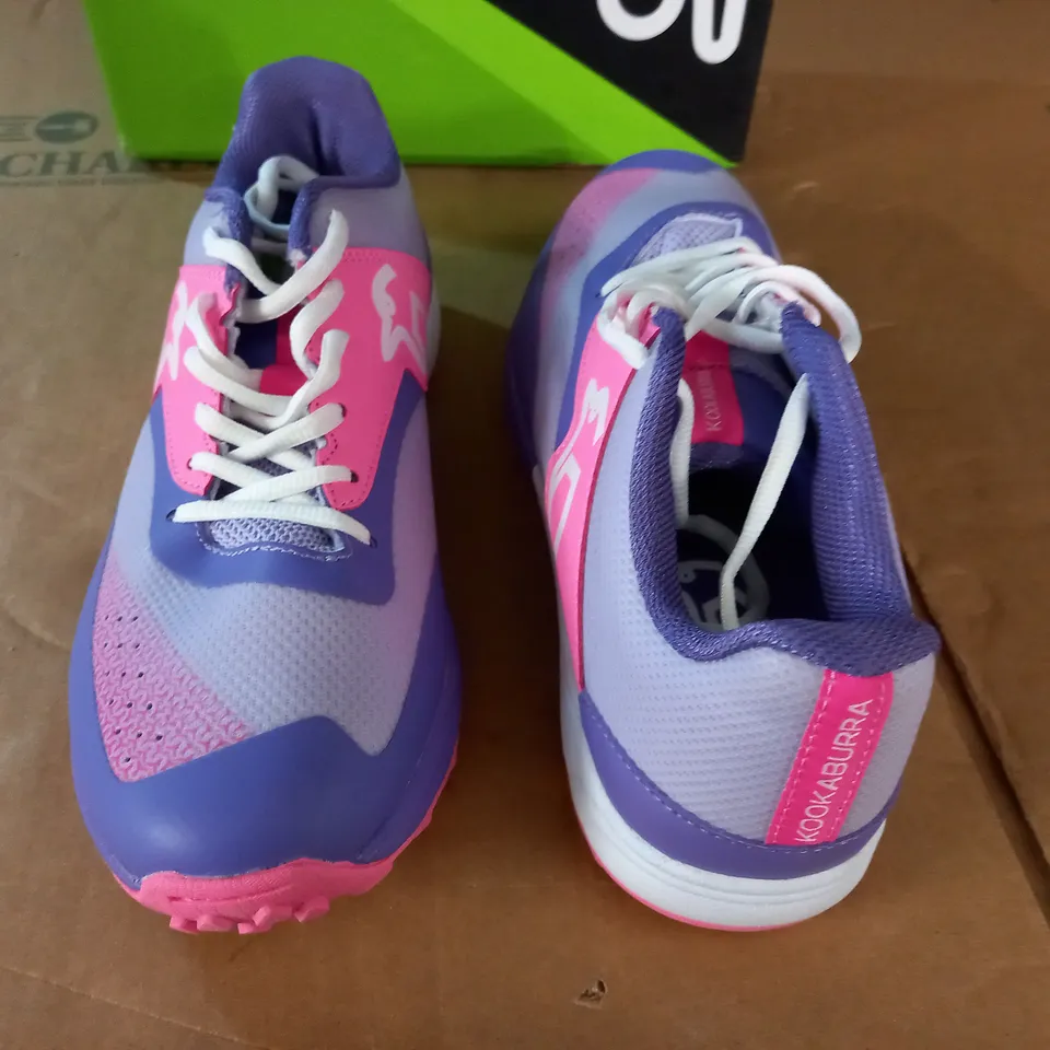 PAIR OF KOOKABURRA DUSK WOMENS HOCKEY SHOES IN PINK - UK 7