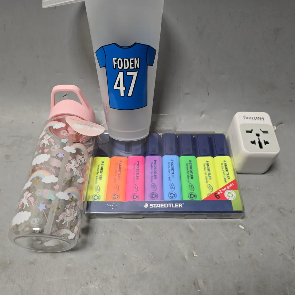 APPROXIMATELY 10 ASSORTED ITEMS TO INCLUDE - STAEDTLER HIGHLIGHTER , FODEN 47 CUP, HATIMY TRAVEL PLUG ETC