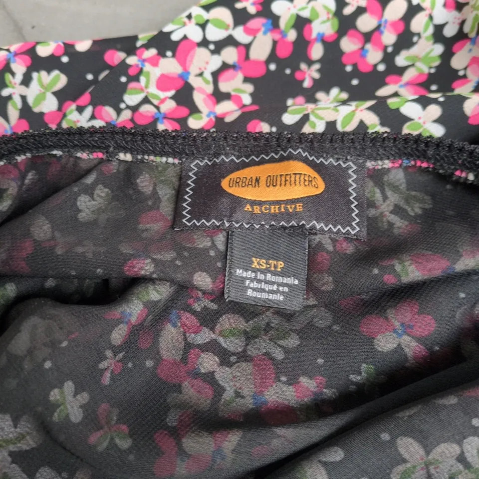 URBAN OUTFITTERS ARCHIVE FLORAL SKIRT – UK XS 